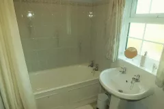 lilac-bathroom